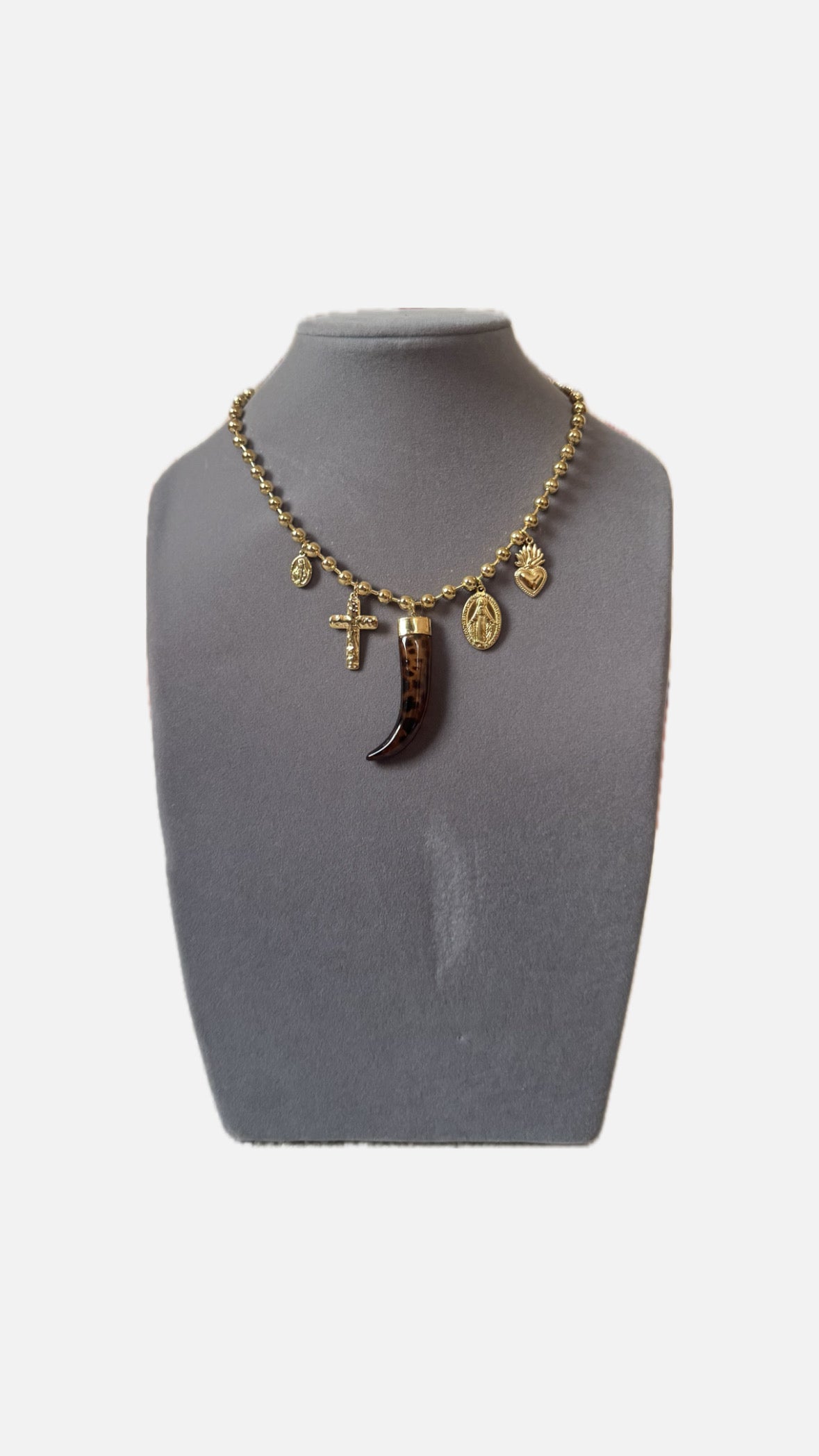 Collana con cornino maculato